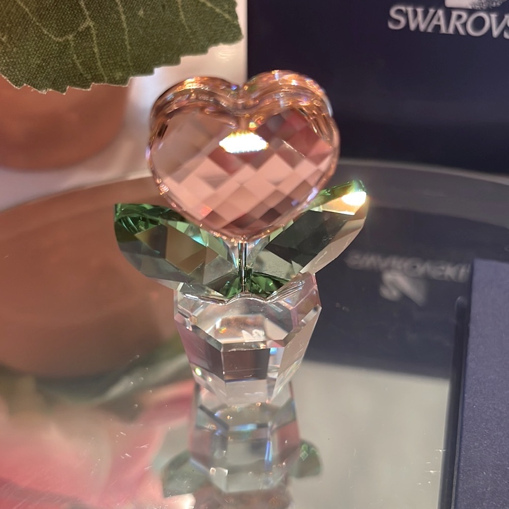 Swarovski Pink Heart Flower Figurine - Picture 2 of 7